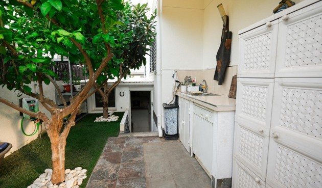 Resale - Town House -
Torrevieja - aguas nuevas