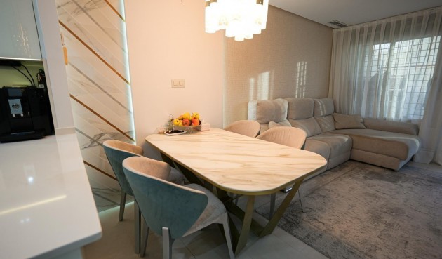 Resale - Town House -
Torrevieja - aguas nuevas