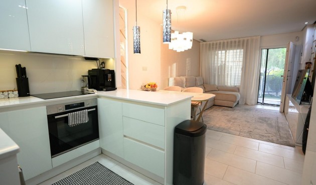 Resale - Town House -
Torrevieja - aguas nuevas