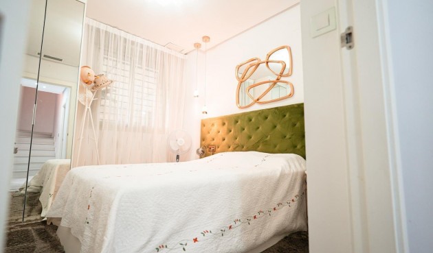 Resale - Town House -
Torrevieja - aguas nuevas