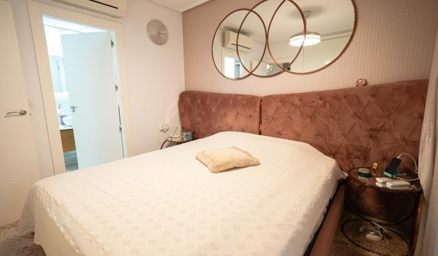 Resale - Town House -
Torrevieja - aguas nuevas
