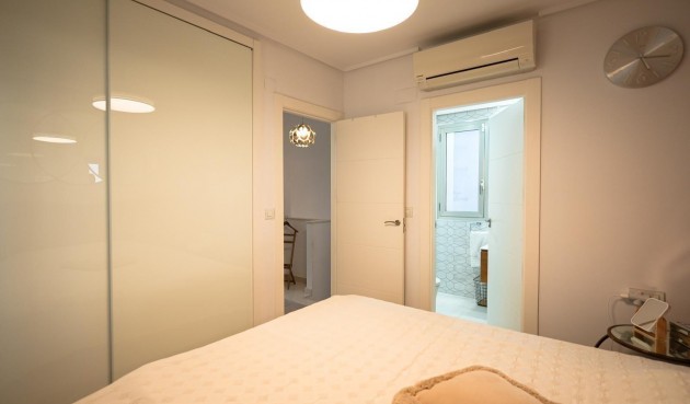 Resale - Town House -
Torrevieja - aguas nuevas