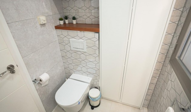 Resale - Town House -
Torrevieja - aguas nuevas