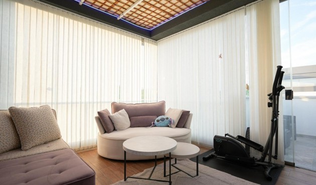 Resale - Town House -
Torrevieja - aguas nuevas