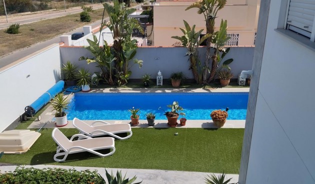 Brukt - Villa -
Torrevieja - Torreta Florida