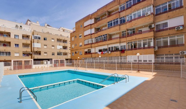 Resale - Apartment -
Torrevieja - Centro