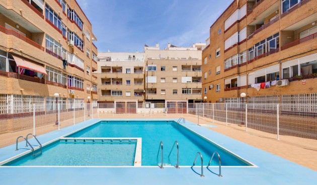Resale - Apartment -
Torrevieja - Centro