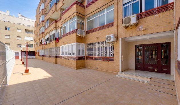 Resale - Apartment -
Torrevieja - Centro