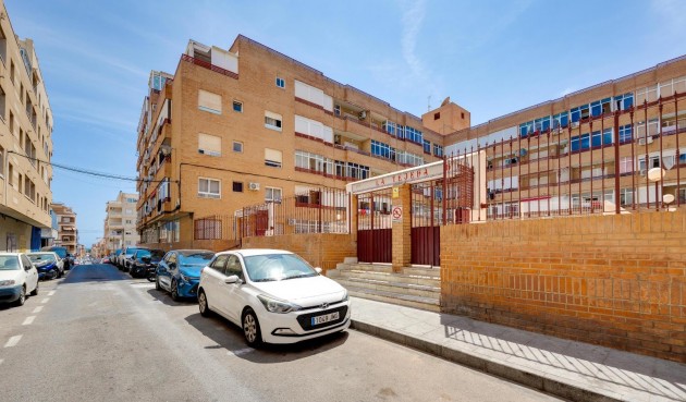 Resale - Apartment -
Torrevieja - Centro