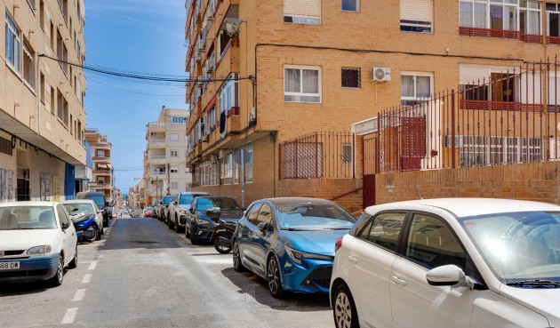 Resale - Apartment -
Torrevieja - Centro