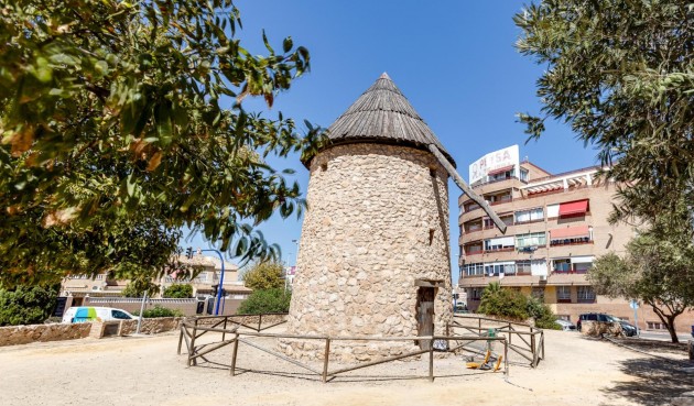 Resale - Apartment -
Torrevieja - Centro