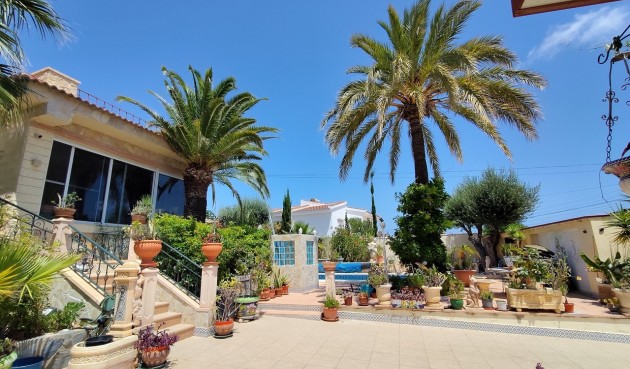 Brukt - Villa -
Ciudad Quesada - Costa Blanca