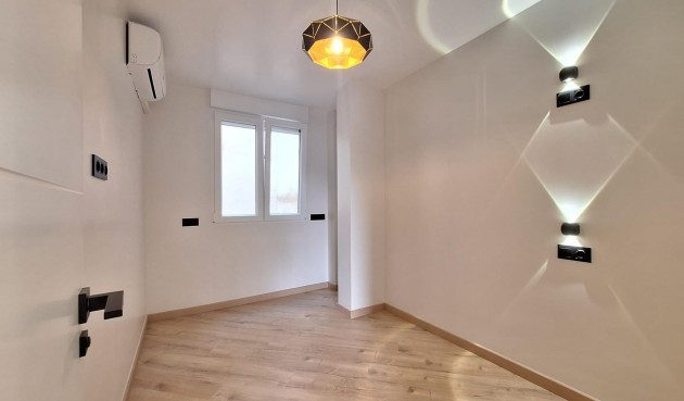 Brukt - Apartment -
Torrevieja - Playa de los Locos
