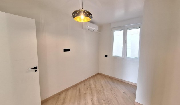 Brukt - Apartment -
Torrevieja - Playa de los Locos