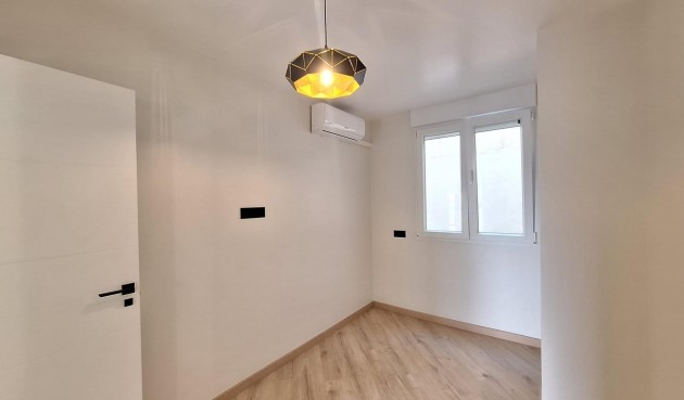 Brukt - Apartment -
Torrevieja - Playa de los Locos