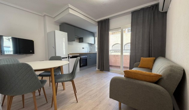 Resale - Apartment -
Torrevieja - Playa del Cura
