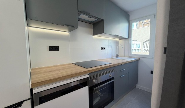 Resale - Apartment -
Torrevieja - Playa del Cura