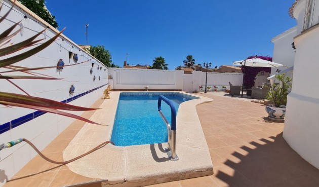 Brukt - Villa -
Orihuela Costa - Costa Blanca