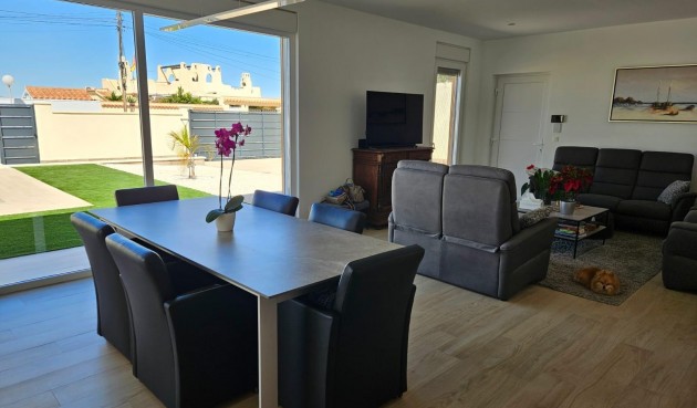 Brukt - Villa -
Torrevieja - La Siesta - El Salado - Torreta