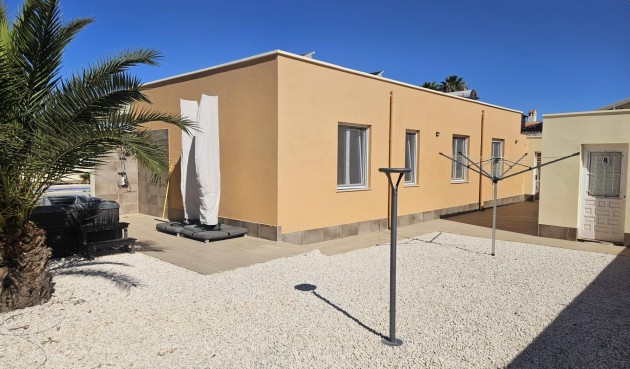 Brukt - Villa -
Torrevieja - La Siesta - El Salado - Torreta