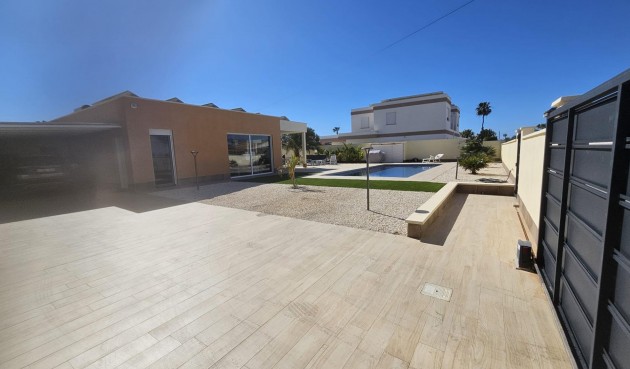 Brukt - Villa -
Torrevieja - La Siesta - El Salado - Torreta