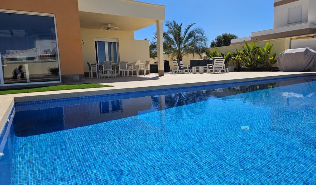 Brukt - Villa -
Torrevieja - La Siesta - El Salado - Torreta