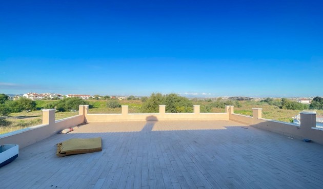 Resale - Villa -
Torrevieja - La Siesta - El Salado - Torreta