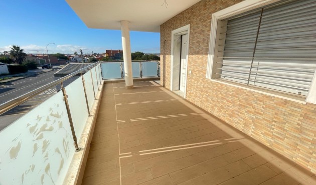 Resale - Villa -
Torrevieja - La Siesta - El Salado - Torreta