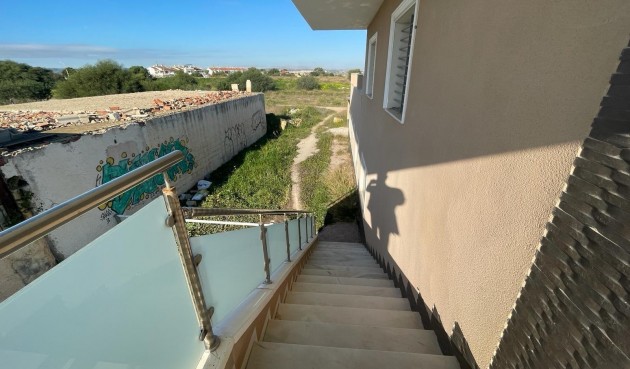 Resale - Villa -
Torrevieja - La Siesta - El Salado - Torreta