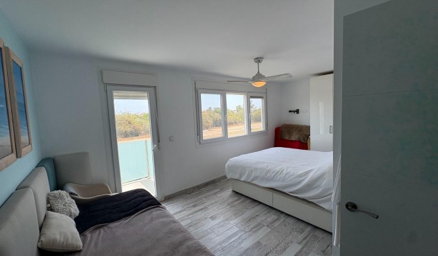 Resale - Villa -
Torrevieja - La Siesta - El Salado - Torreta