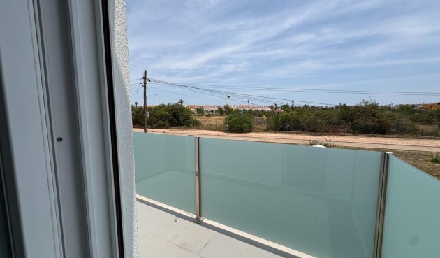 Resale - Villa -
Torrevieja - La Siesta - El Salado - Torreta