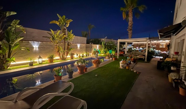 Resale - Villa -
Torrevieja - La Siesta - El Salado - Torreta