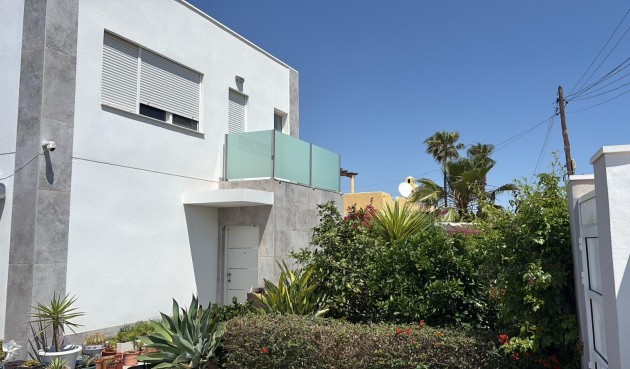 Resale - Villa -
Torrevieja - La Siesta - El Salado - Torreta