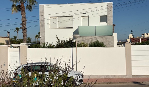 Resale - Villa -
Torrevieja - La Siesta - El Salado - Torreta