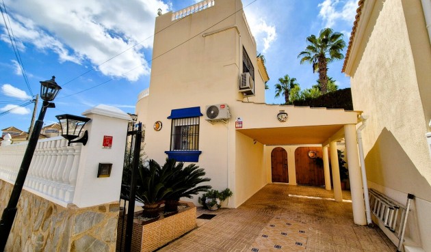 Brukt - Villa -
Villamartin - Costa Blanca