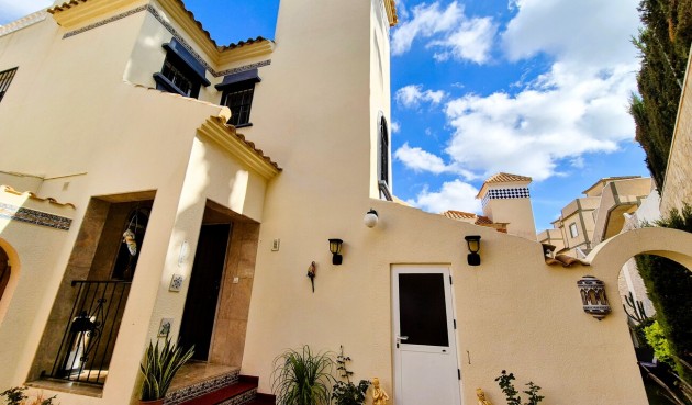 Brukt - Villa -
Villamartin - Costa Blanca