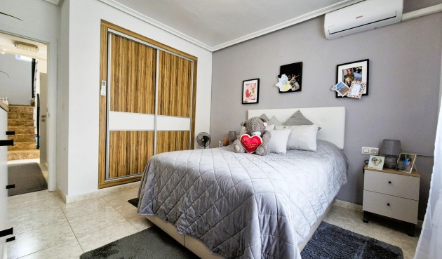 Brukt - Villa -
Villamartin - Costa Blanca