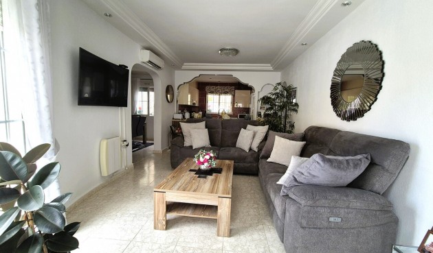 Brukt - Villa -
Villamartin - Costa Blanca