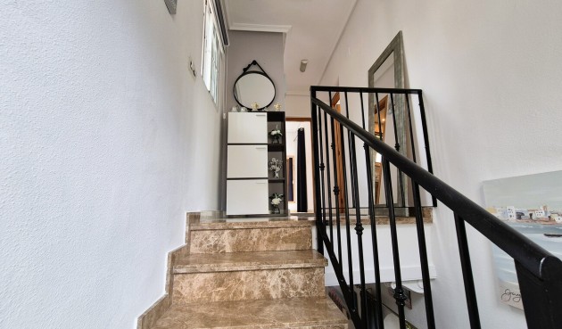 Brukt - Villa -
Villamartin - Costa Blanca