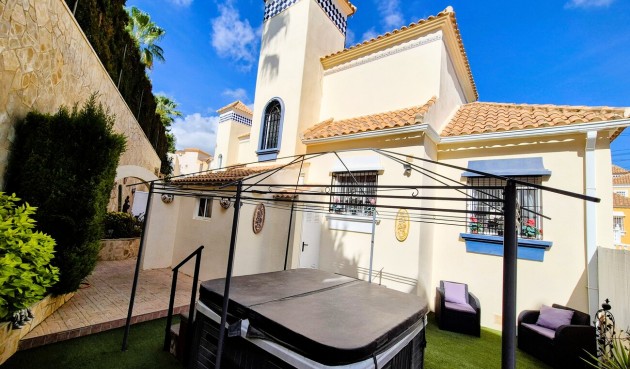 Brukt - Villa -
Villamartin - Costa Blanca