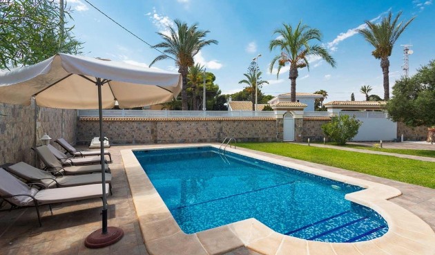 Brukt - Villa -
Orihuela Costa - Costa Blanca
