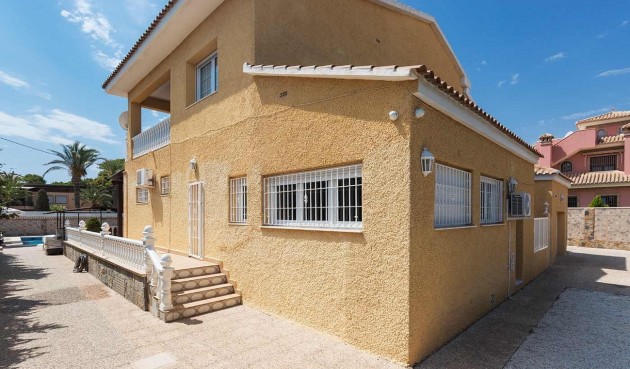 Brukt - Villa -
Orihuela Costa - Costa Blanca