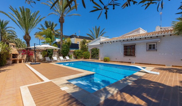 Brukt - Villa -
Orihuela Costa - Costa Blanca