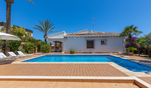 Brukt - Villa -
Orihuela Costa - Costa Blanca