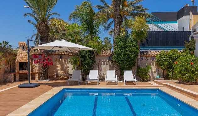Brukt - Villa -
Orihuela Costa - Costa Blanca