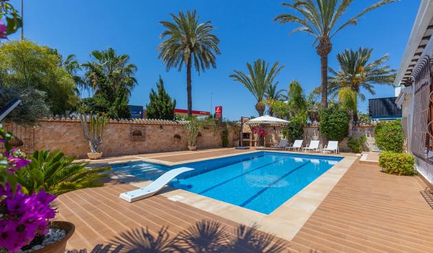 Brukt - Villa -
Orihuela Costa - Costa Blanca