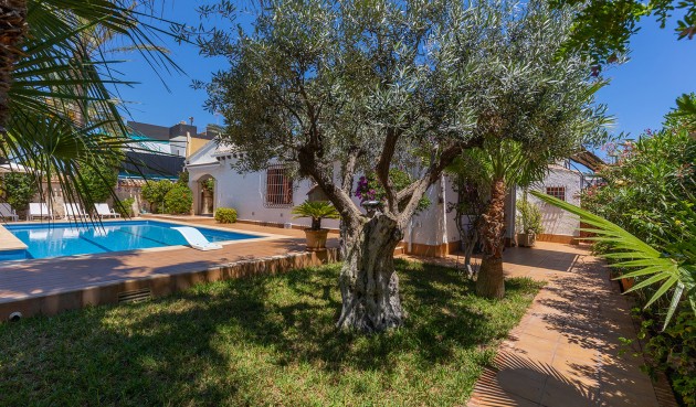 Brukt - Villa -
Orihuela Costa - Costa Blanca
