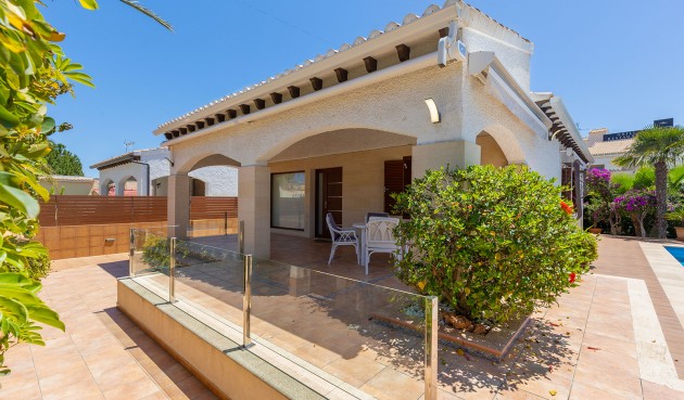 Brukt - Villa -
Orihuela Costa - Costa Blanca