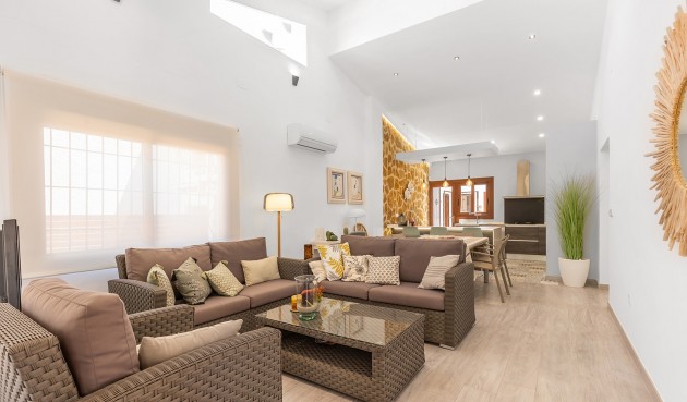 Brukt - Villa -
Orihuela Costa - Costa Blanca