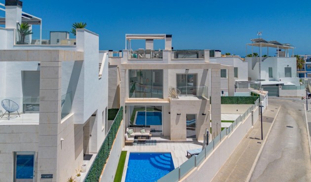 Brukt - Villa -
Orihuela Costa - Lomas de Cabo Roig